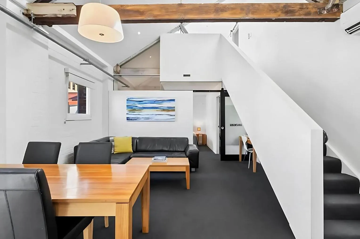 Gibson Mill Waterfront Loft Apartment - 303 ホバート